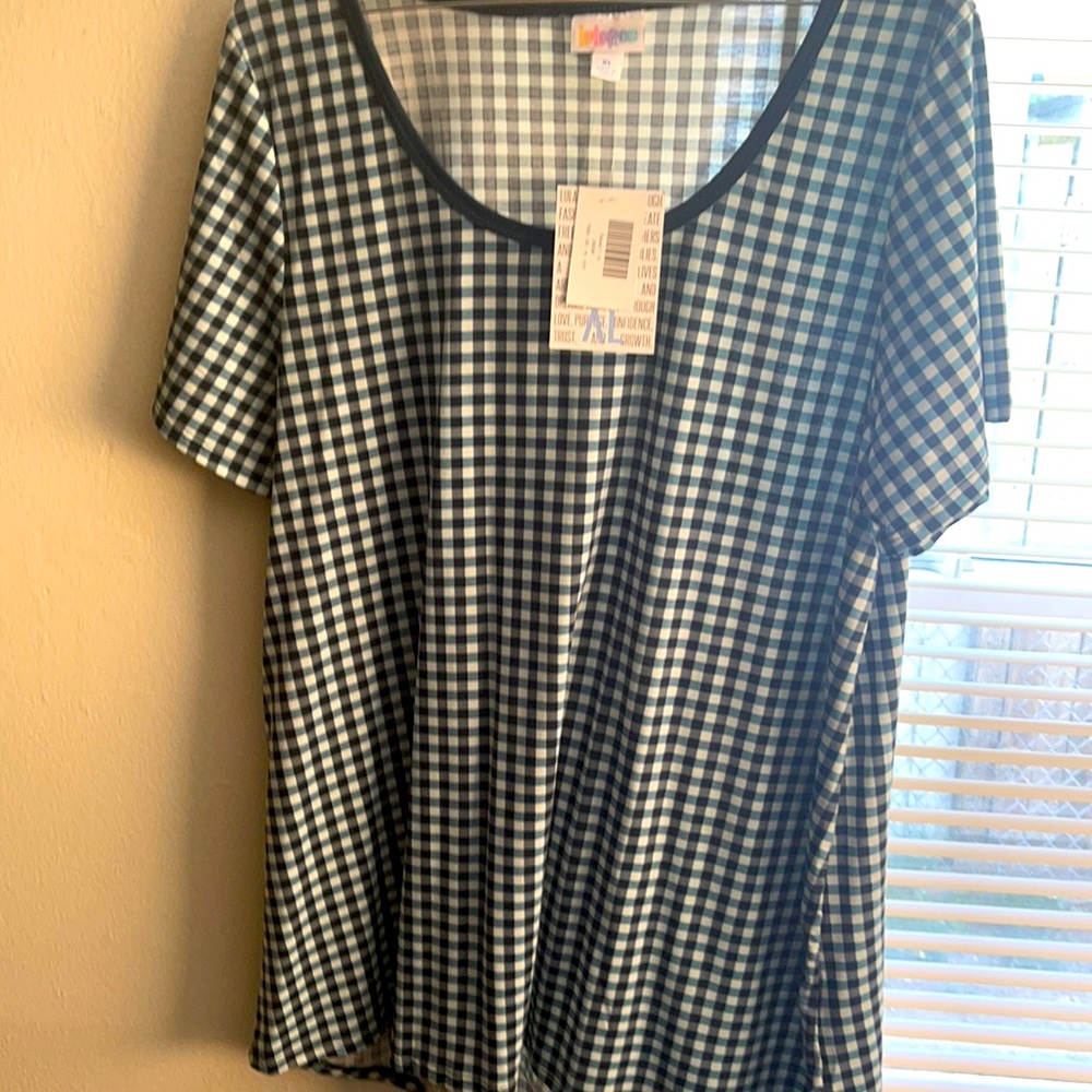 Lularoe classic tee